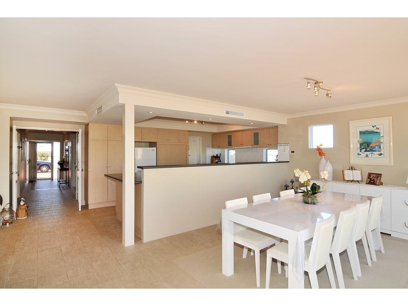 28 Hideaway Cove, Halls Head WA 6210