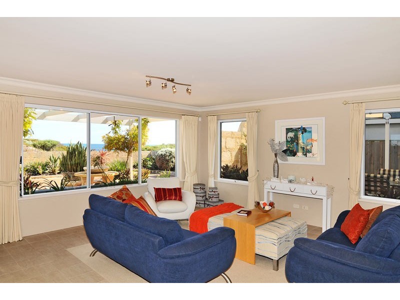 28 Hideaway Cove, Halls Head WA 6210