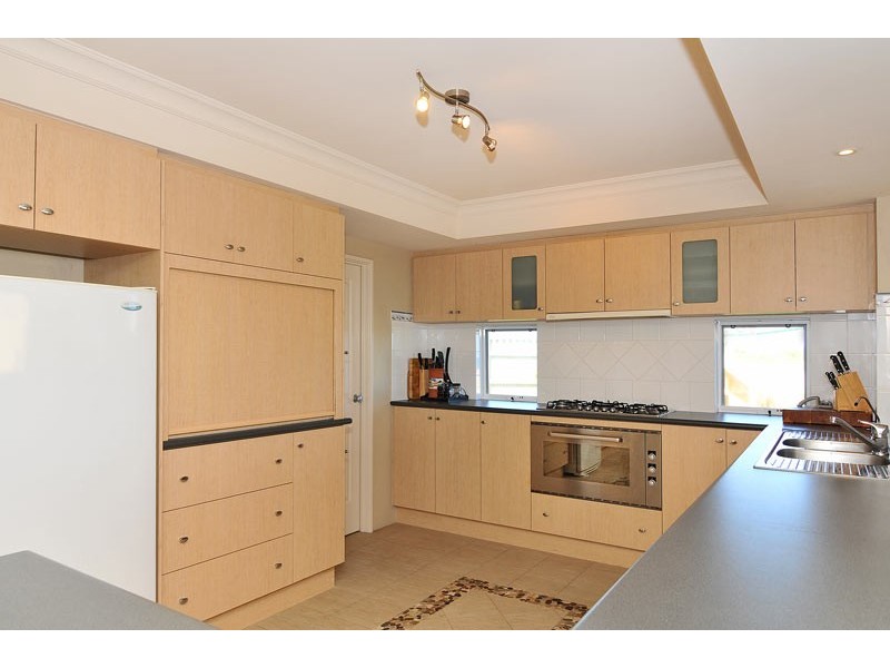 28 Hideaway Cove, Halls Head WA 6210