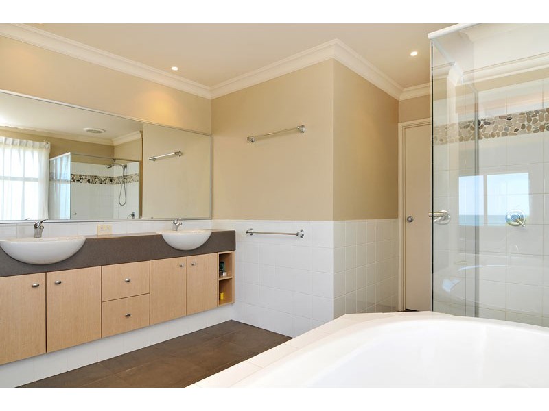 28 Hideaway Cove, Halls Head WA 6210