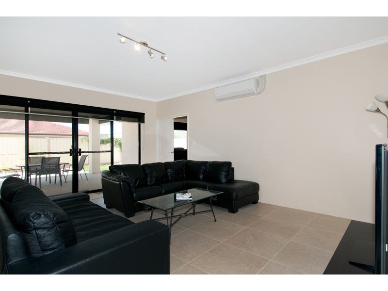 6 Anglesea Way, Madora Bay WA 6210