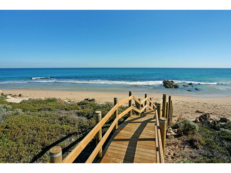 10 Rosebud Place, Halls Head WA 6210