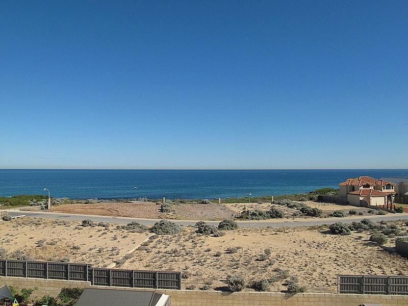 90 Boardwalk Blvd, Halls Head WA 6210