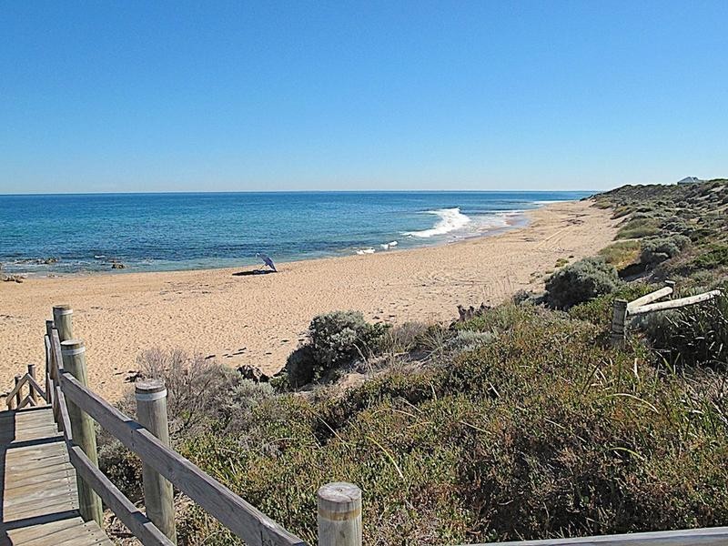 90 Boardwalk Blvd, Halls Head WA 6210