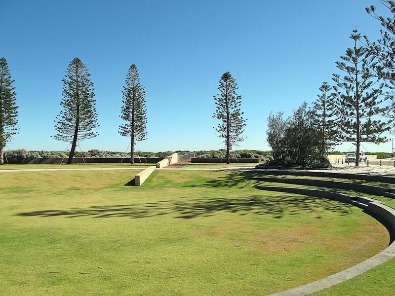 90 Boardwalk Blvd, Halls Head WA 6210