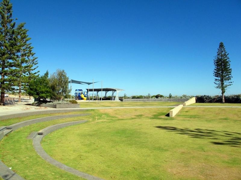 90 Boardwalk Blvd, Halls Head WA 6210