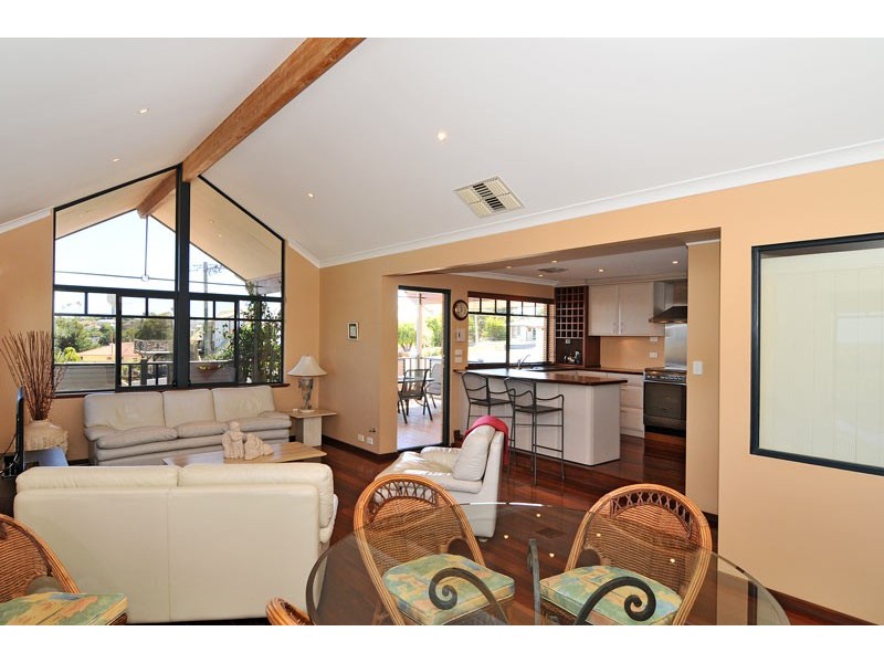 140 Mclarty Road, Halls Head WA 6210