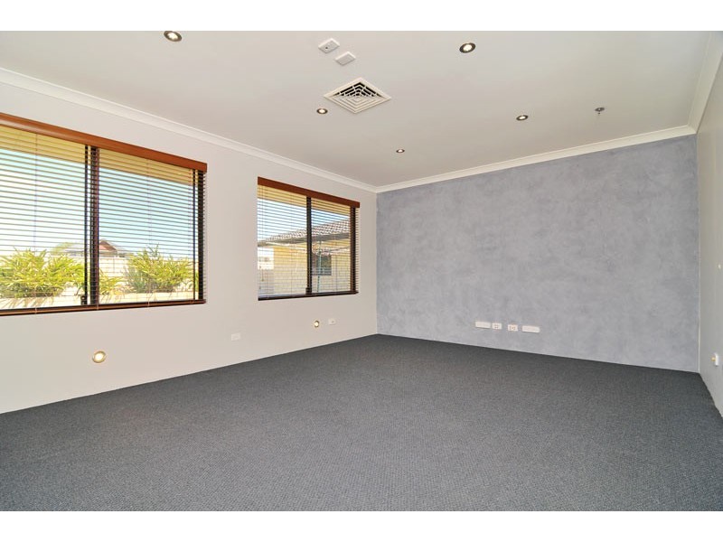 8 Dunsborough Court, Dawesville WA 6211