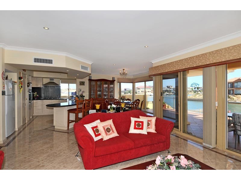 9 Bluewater Rtt, Wannanup WA 6210