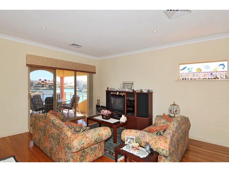 9 Bluewater Rtt, Wannanup WA 6210