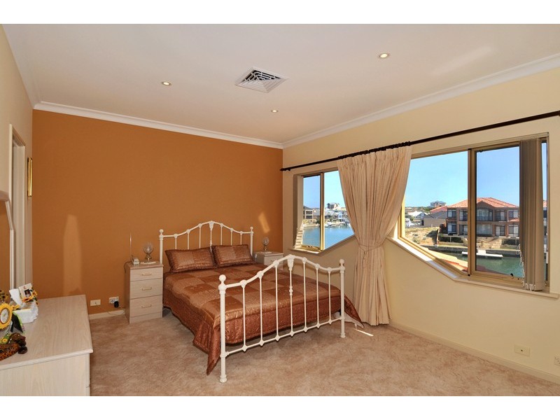 9 Bluewater Rtt, Wannanup WA 6210