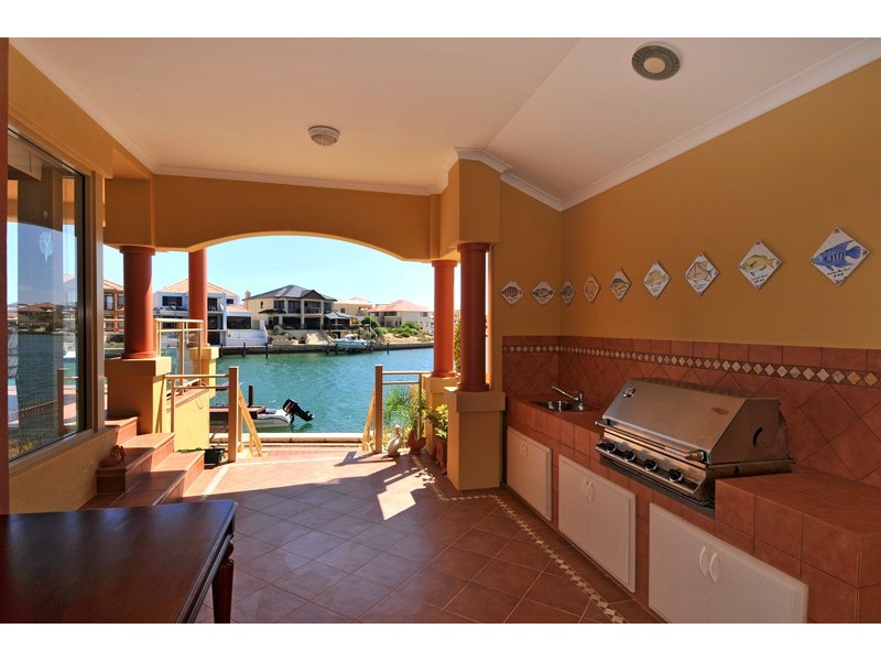 9 Bluewater Rtt, Wannanup WA 6210