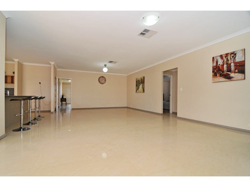 15 Lomatia Ramble, Halls Head WA 6210
