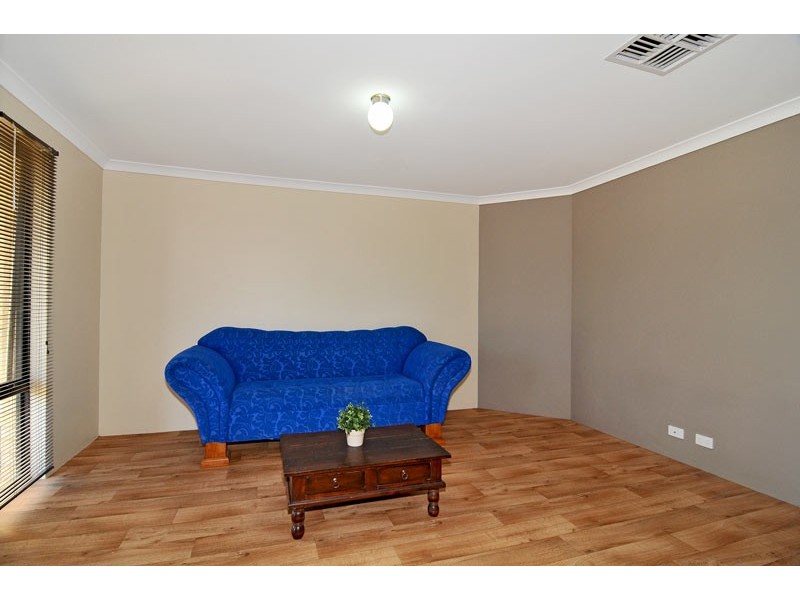 15 Lomatia Ramble, Halls Head WA 6210