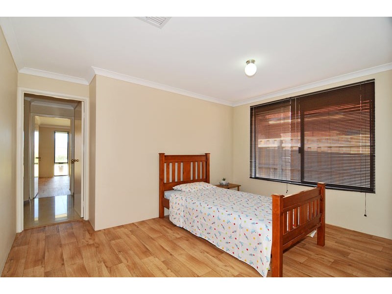 15 Lomatia Ramble, Halls Head WA 6210
