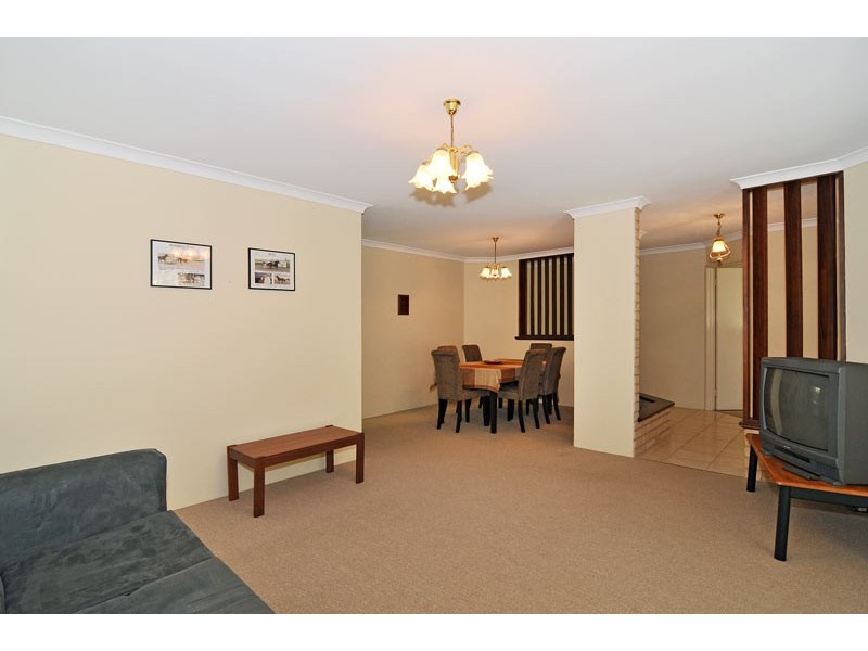 26 Leyburn Drive, Halls Head WA 6210