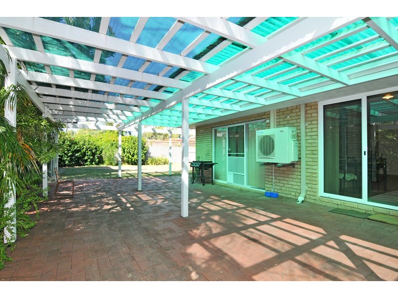 26 Leyburn Drive, Halls Head WA 6210