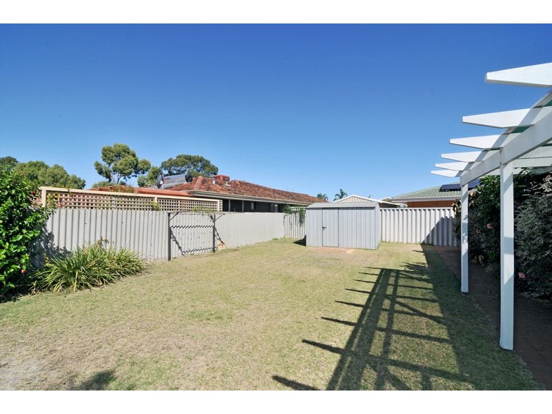 26 Leyburn Drive, Halls Head WA 6210
