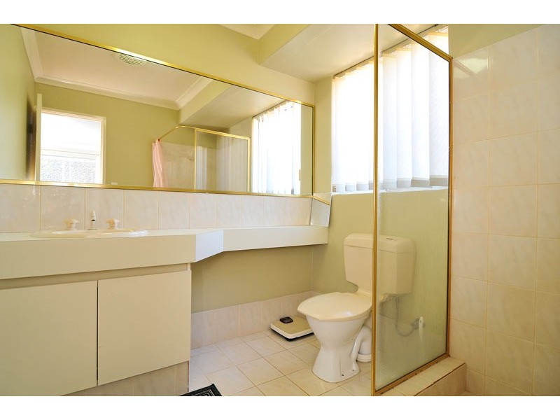 26 Leyburn Drive, Halls Head WA 6210