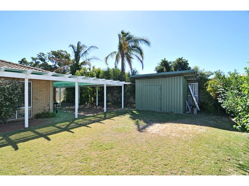 26 Leyburn Drive, Halls Head WA 6210