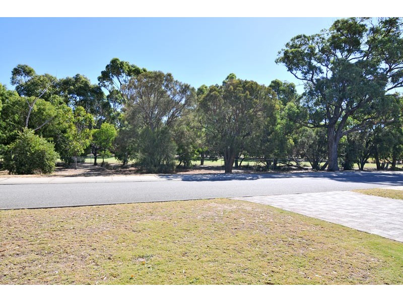 26 Leyburn Drive, Halls Head WA 6210