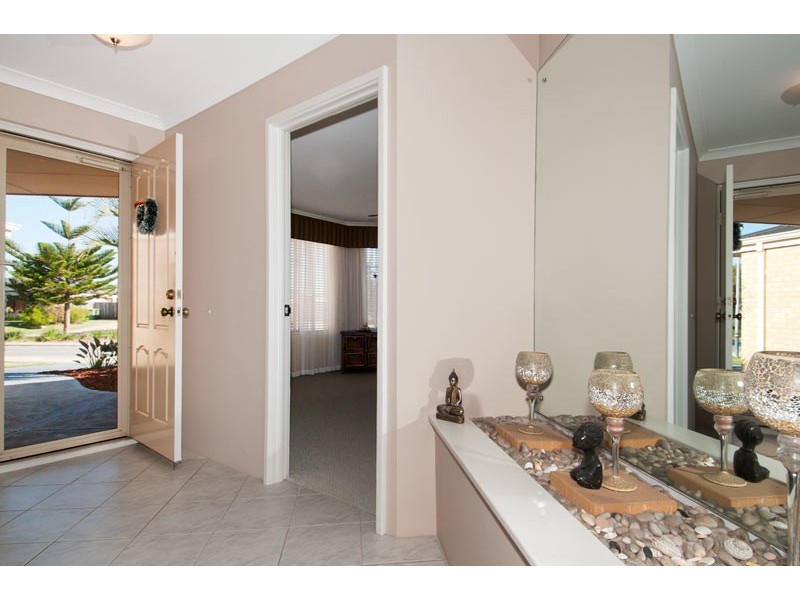 9 Boardwalk Blvd, Halls Head WA 6210