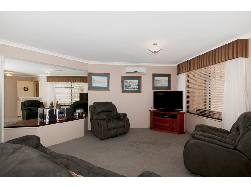 9 Boardwalk Blvd, Halls Head WA 6210