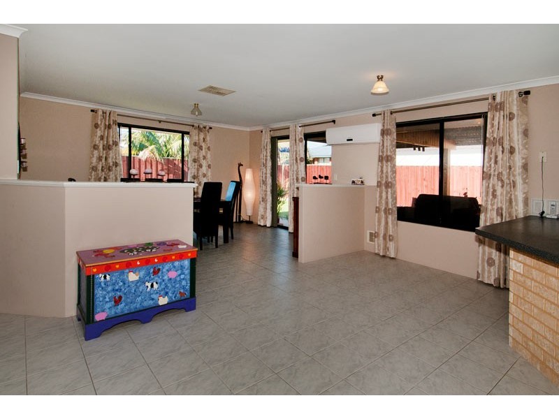 9 Boardwalk Blvd, Halls Head WA 6210