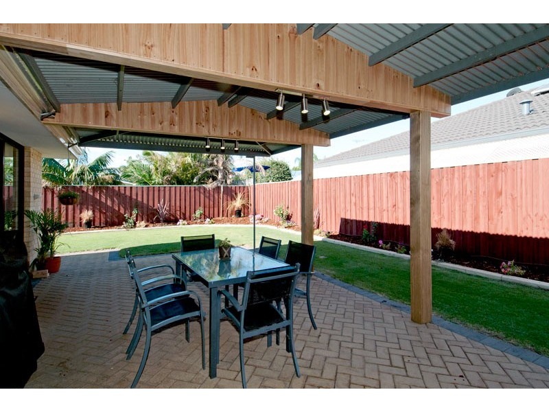 9 Boardwalk Blvd, Halls Head WA 6210