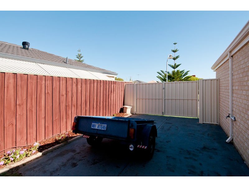 9 Boardwalk Blvd, Halls Head WA 6210