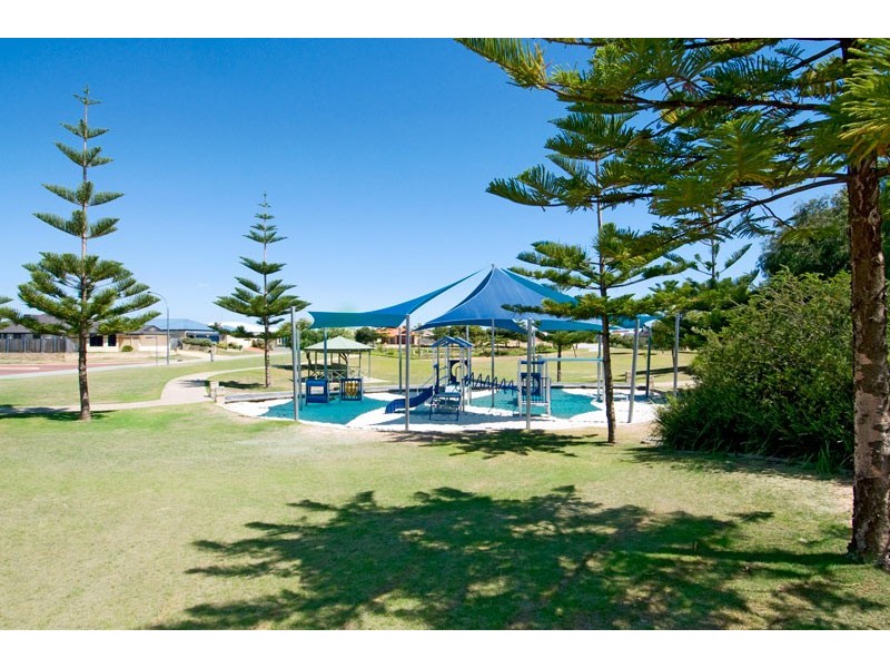 9 Boardwalk Blvd, Halls Head WA 6210