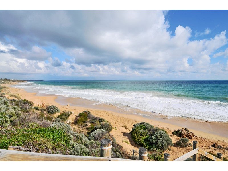 9 Boardwalk Blvd, Halls Head WA 6210