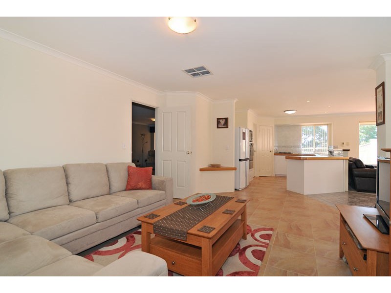 7 Howe Close, San Remo WA 6210