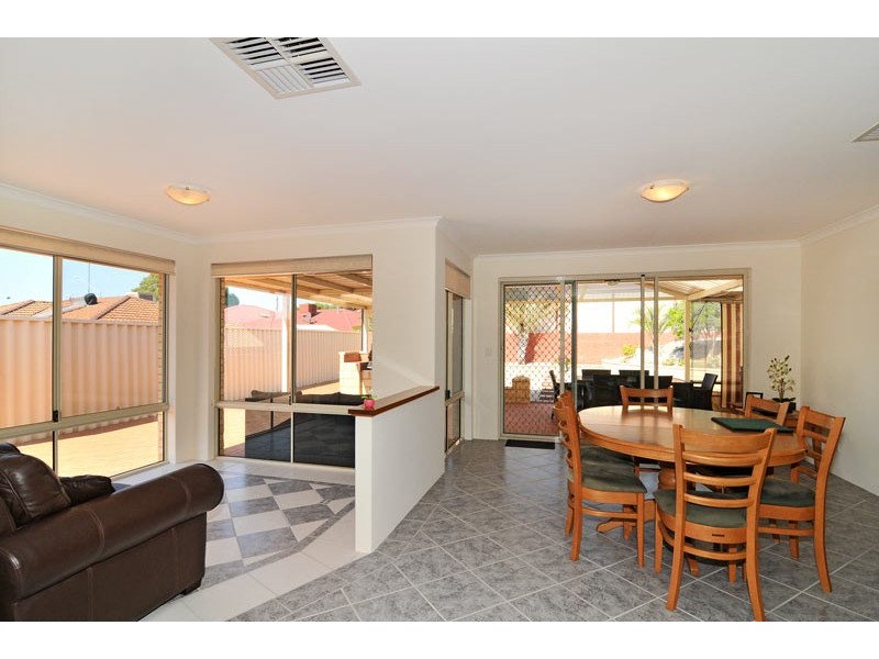 7 Howe Close, San Remo WA 6210