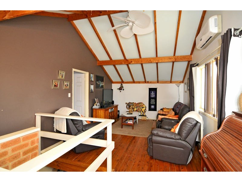 8 Kolan Close, Dudley Park WA 6210