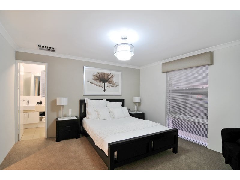 2 Cobaki Brace, Lakelands WA 6180