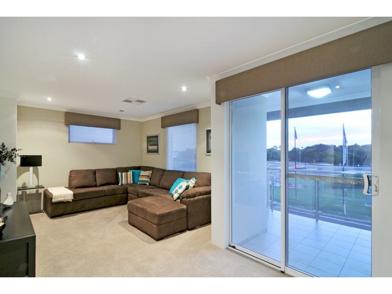 2 Cobaki Brace, Lakelands WA 6180