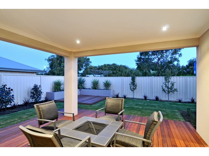 2 Cobaki Brace, Lakelands WA 6180