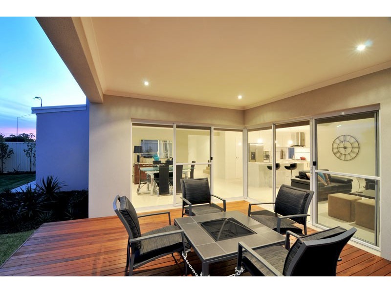 2 Cobaki Brace, Lakelands WA 6180