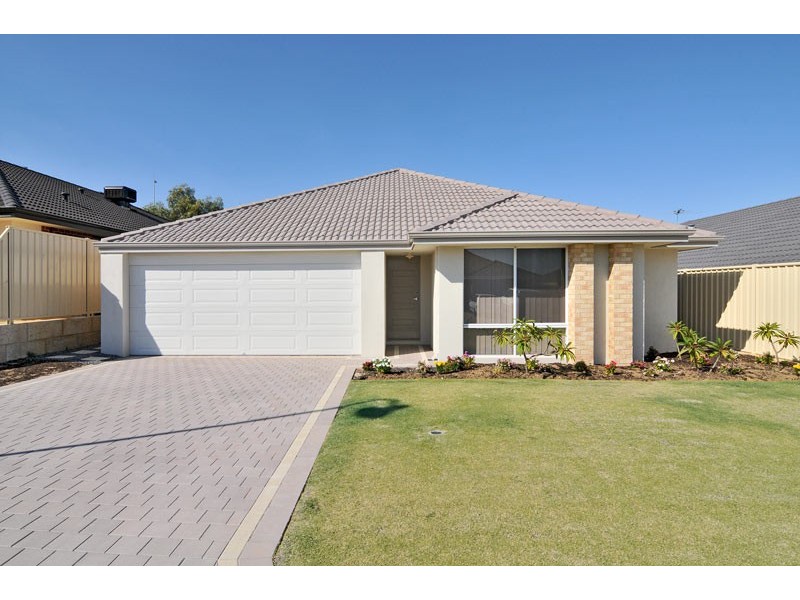 64 Highcliffe Circle, Lakelands WA 6180