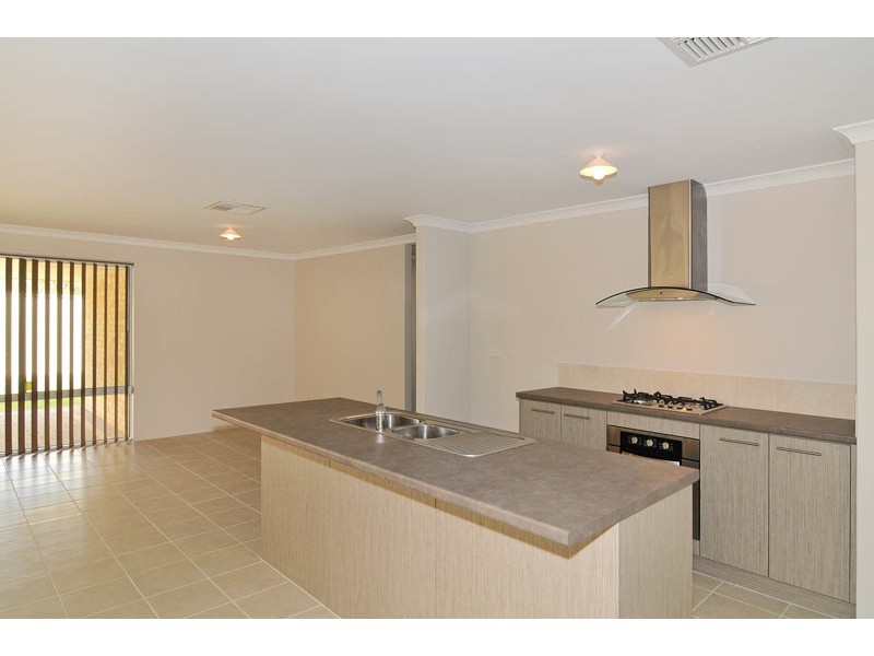 64 Highcliffe Circle, Lakelands WA 6180