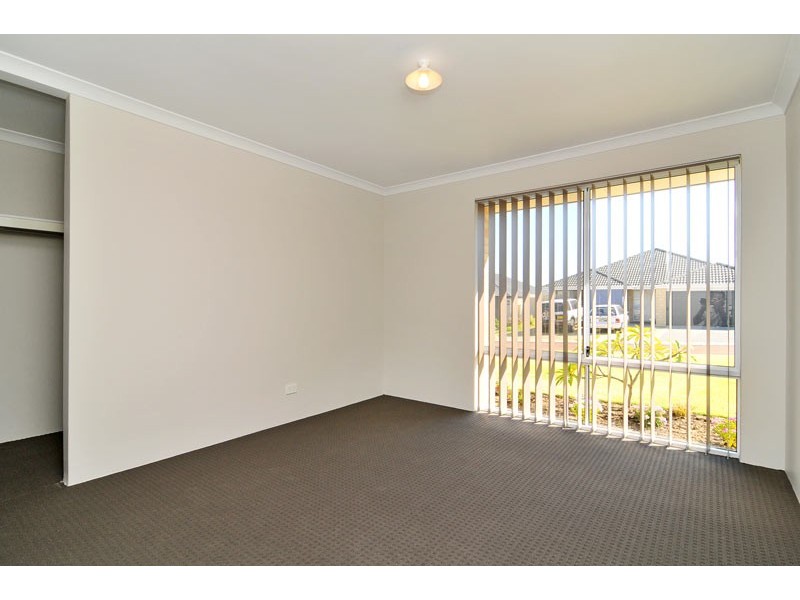 64 Highcliffe Circle, Lakelands WA 6180