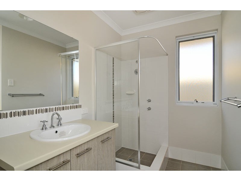 64 Highcliffe Circle, Lakelands WA 6180