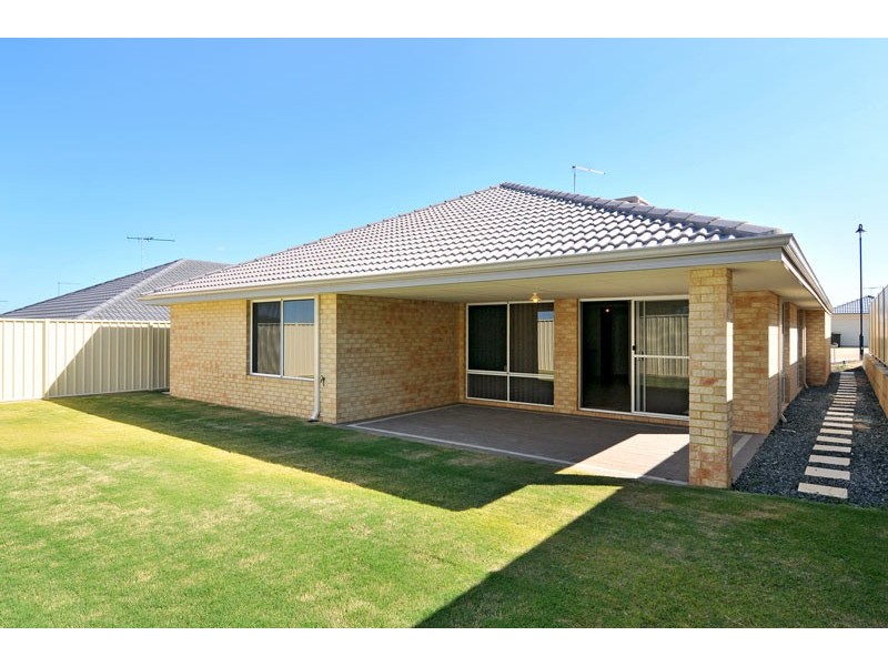 64 Highcliffe Circle, Lakelands WA 6180