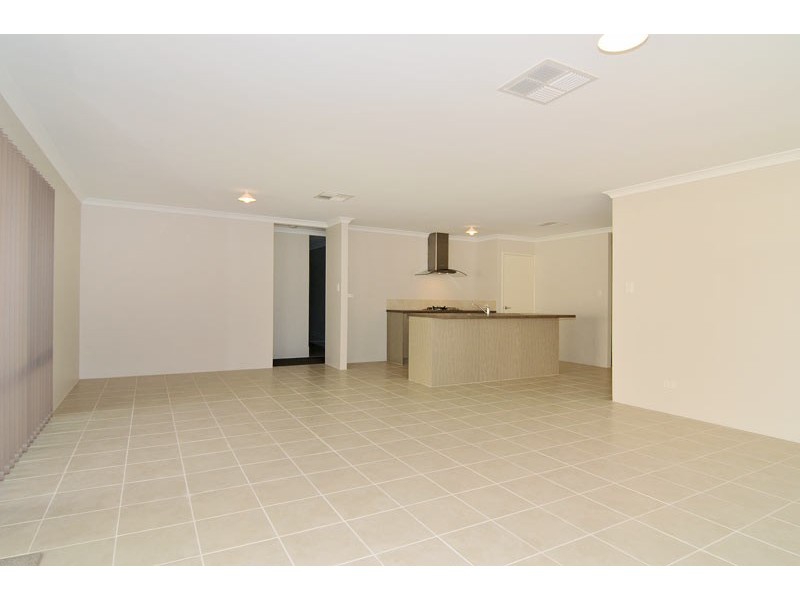 64 Highcliffe Circle, Lakelands WA 6180