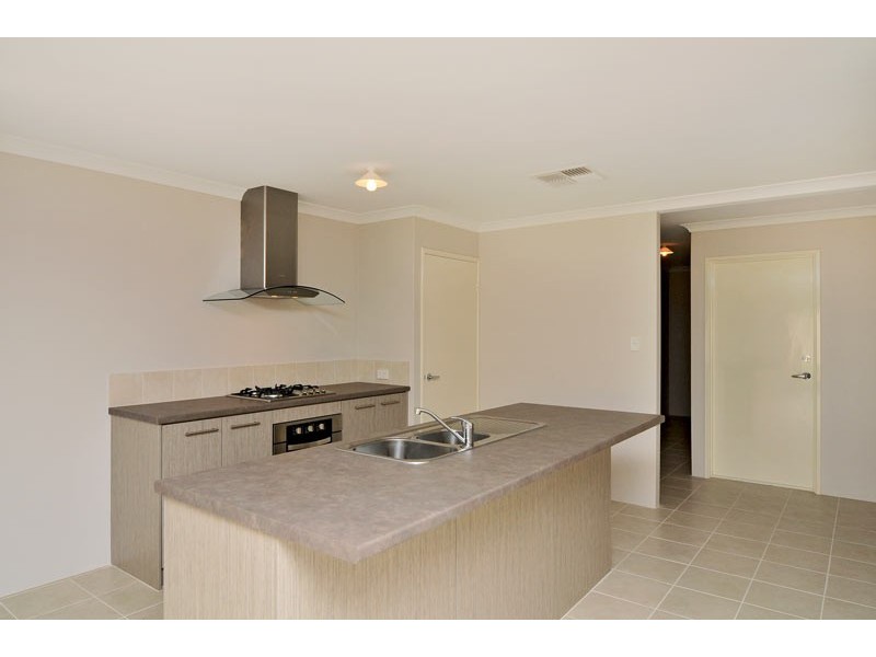 64 Highcliffe Circle, Lakelands WA 6180