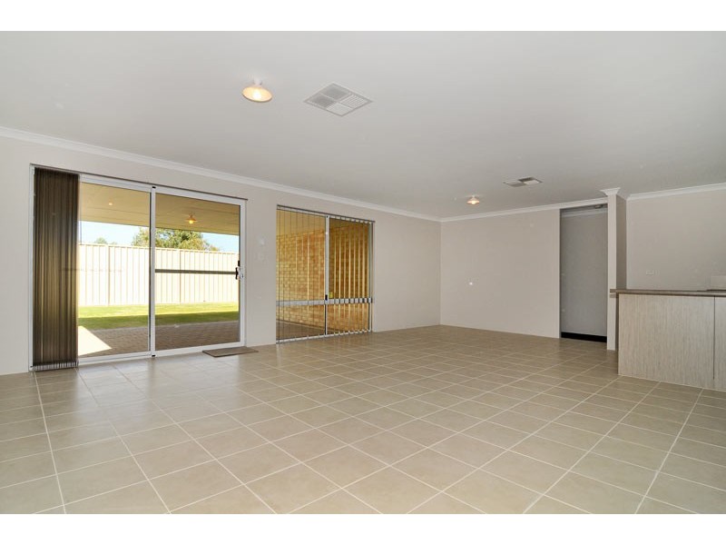 64 Highcliffe Circle, Lakelands WA 6180