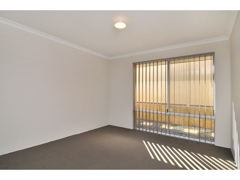 64 Highcliffe Circle, Lakelands WA 6180