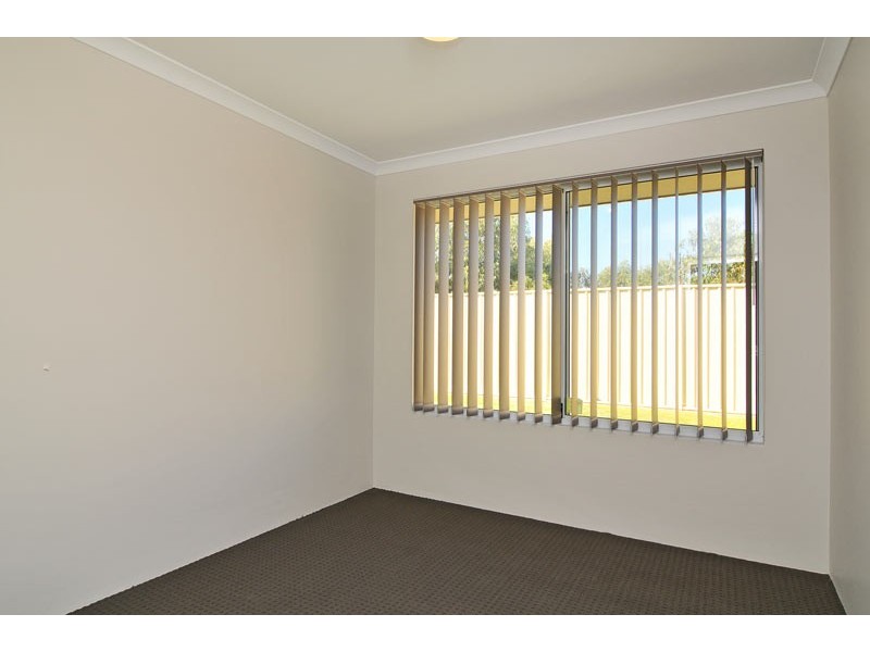 64 Highcliffe Circle, Lakelands WA 6180