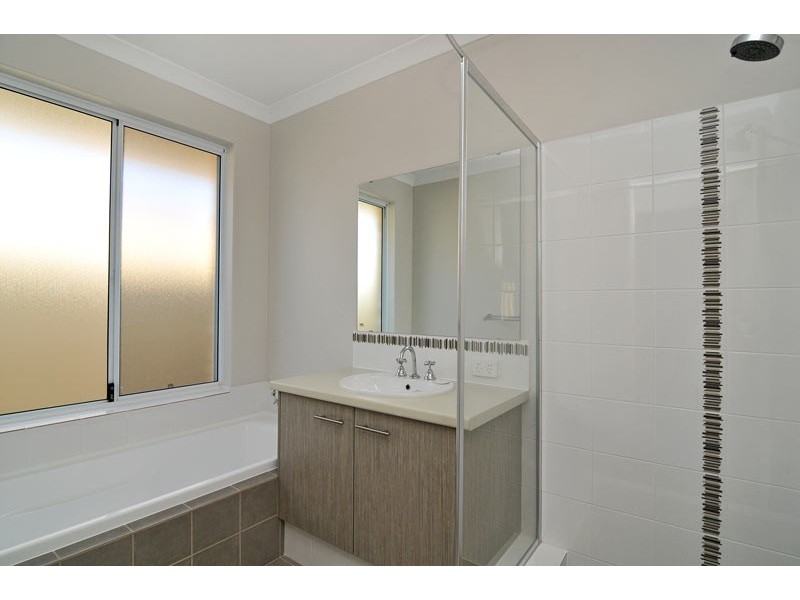 64 Highcliffe Circle, Lakelands WA 6180